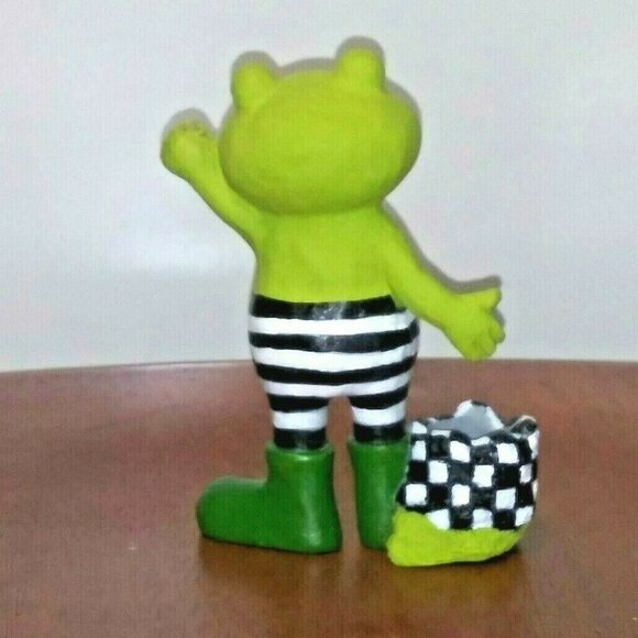 Frog statue resin Black white stripes designer inspired indoor/outdoor decor - Picture 6 of 12